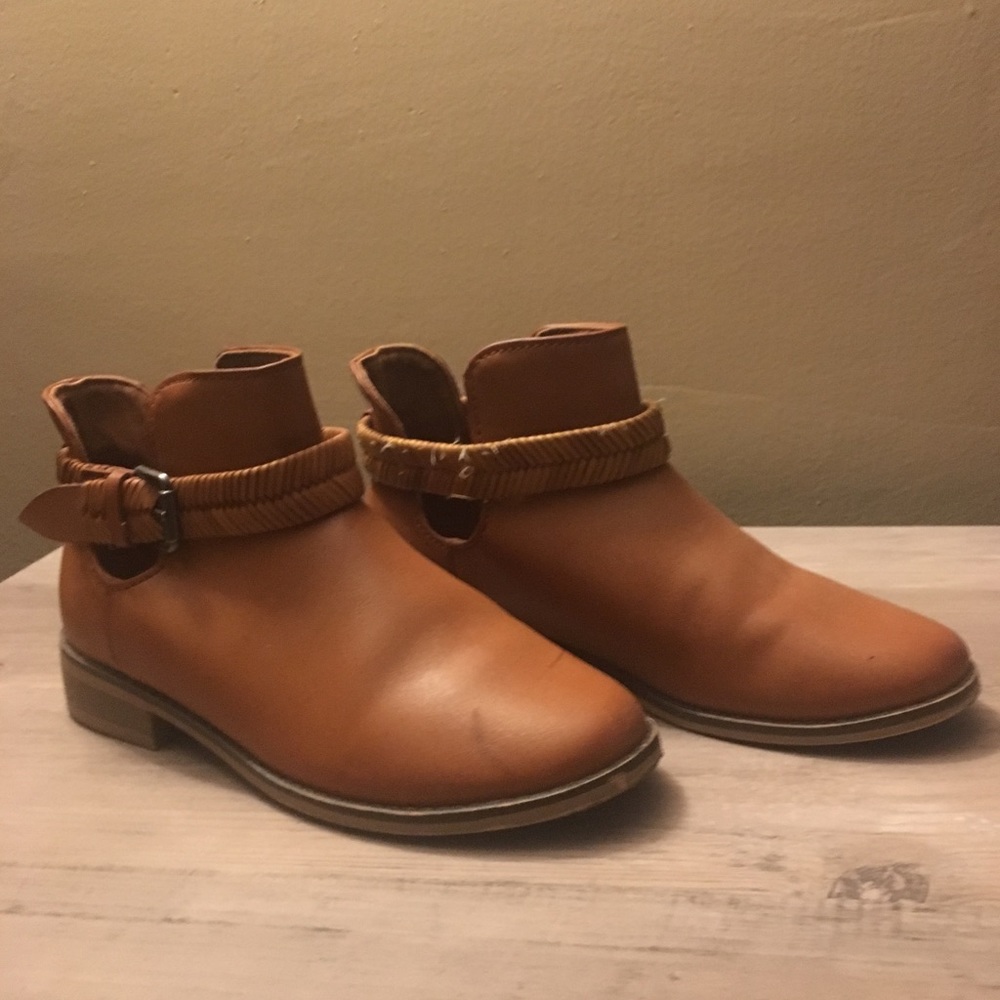 Girls Zara tan booties